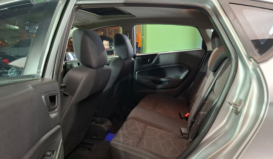 Ford Fiesta Kinetic Design 1.6 16V TITANIUM Hatchback 2011