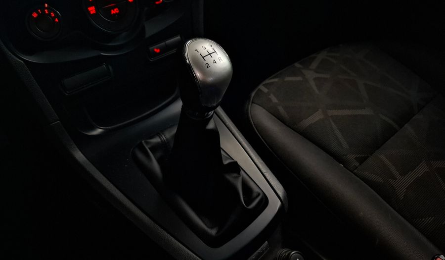 Ford Fiesta Kinetic Design 1.6 16V TITANIUM Hatchback 2011