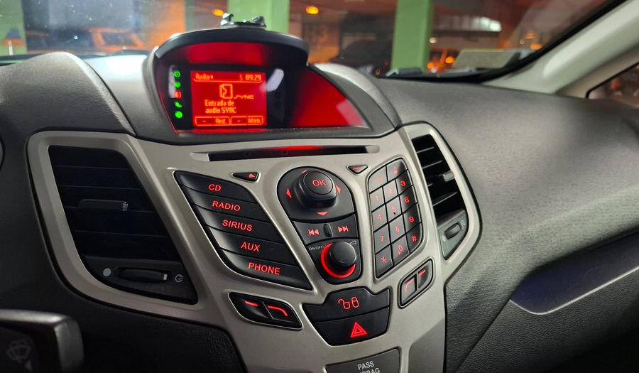 Ford Fiesta Kinetic Design 1.6 16V TITANIUM Hatchback 2011