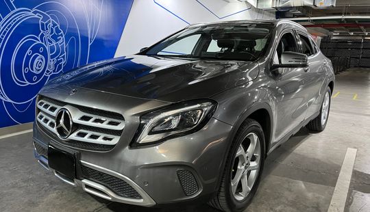 Mercedes Benz • Clase GLA