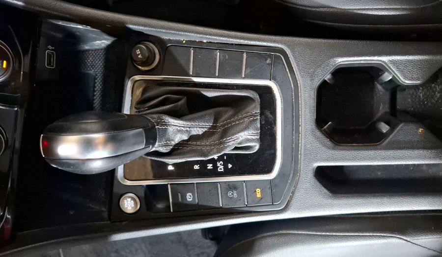 Volkswagen Jetta 1.4 R-LINE AUTO Sedan 2020