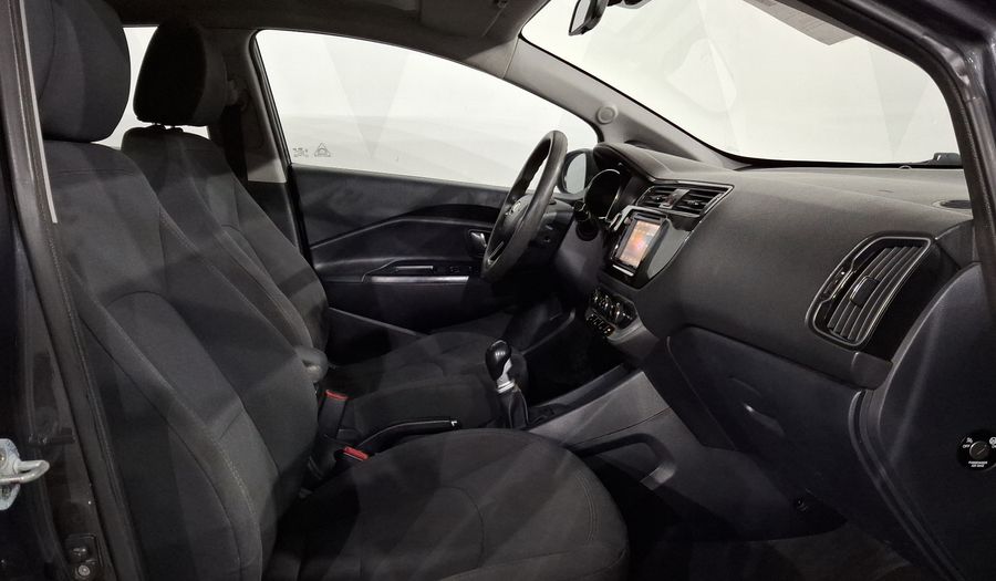 Kia Rio 1.6 EX MT Hatchback 2017