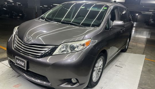 Toyota • Sienna