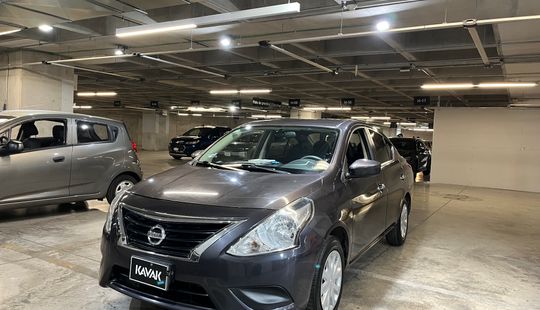 Nissan • Versa