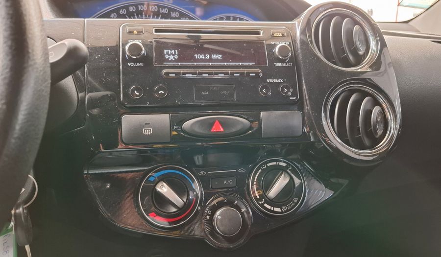 Toyota Etios 1.5 XLS Hatchback 2015