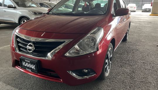 Nissan • Versa