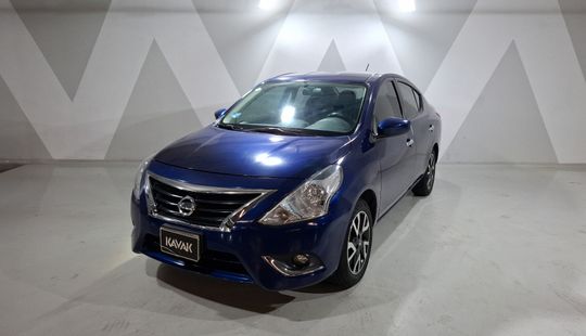 Nissan • Versa