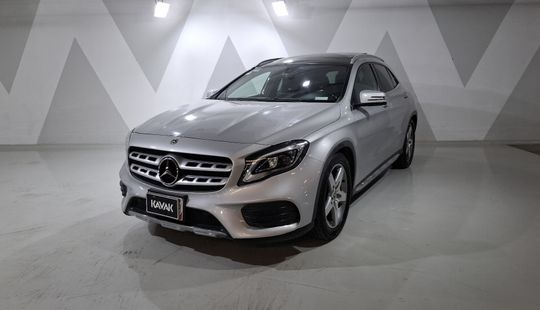 Mercedes Benz • Clase GLA