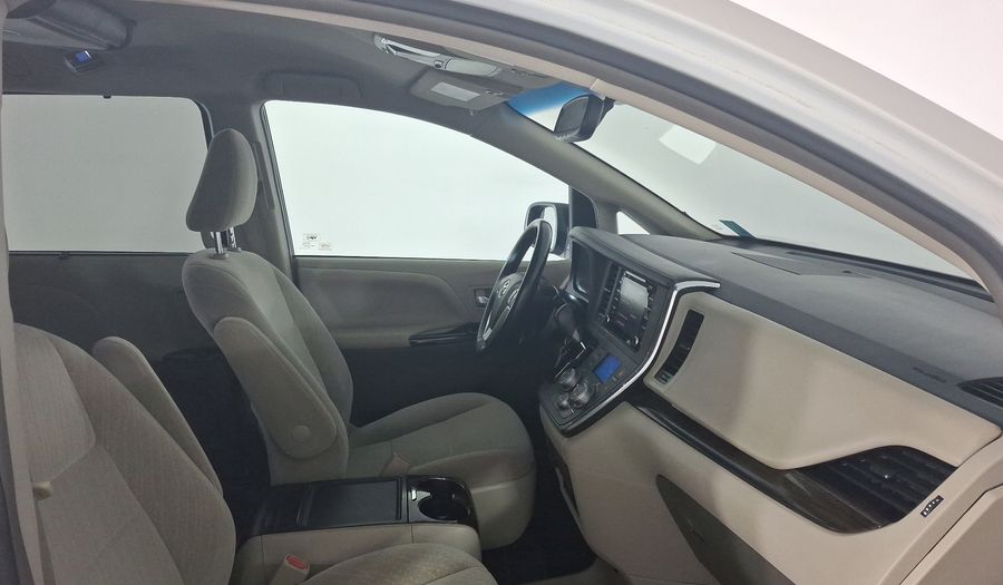 Toyota Sienna 3.5 XLE AT Minivan 2018