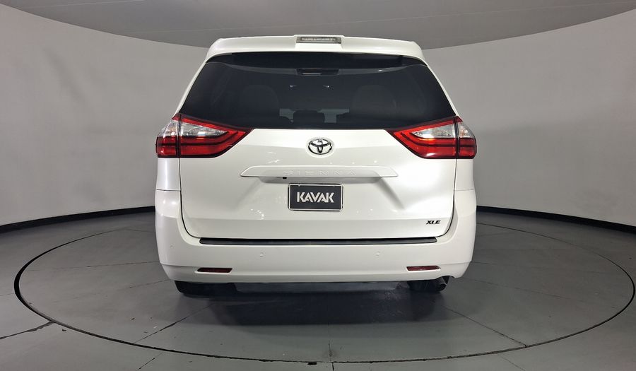 Toyota Sienna 3.5 XLE AT Minivan 2018