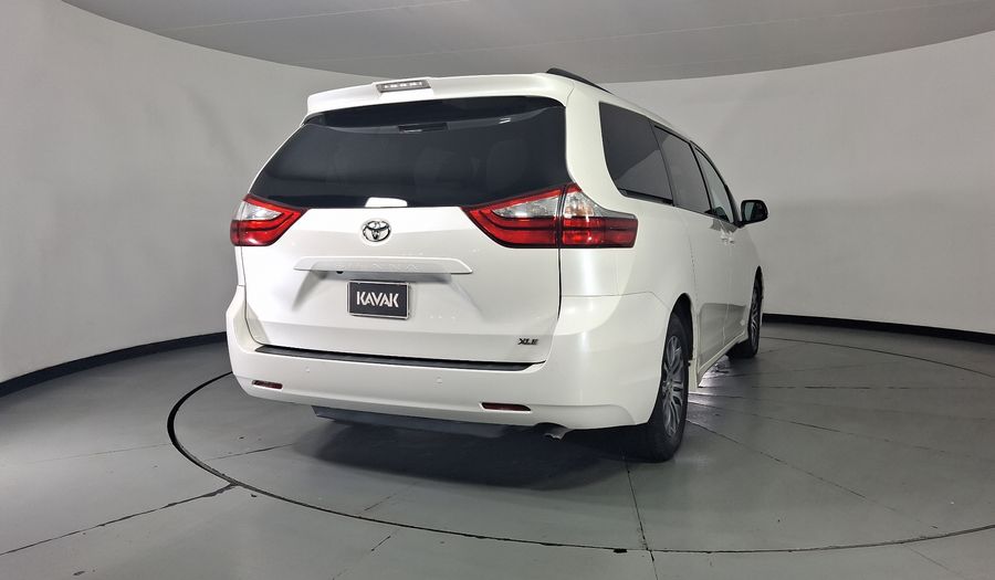 Toyota Sienna 3.5 XLE AT Minivan 2018