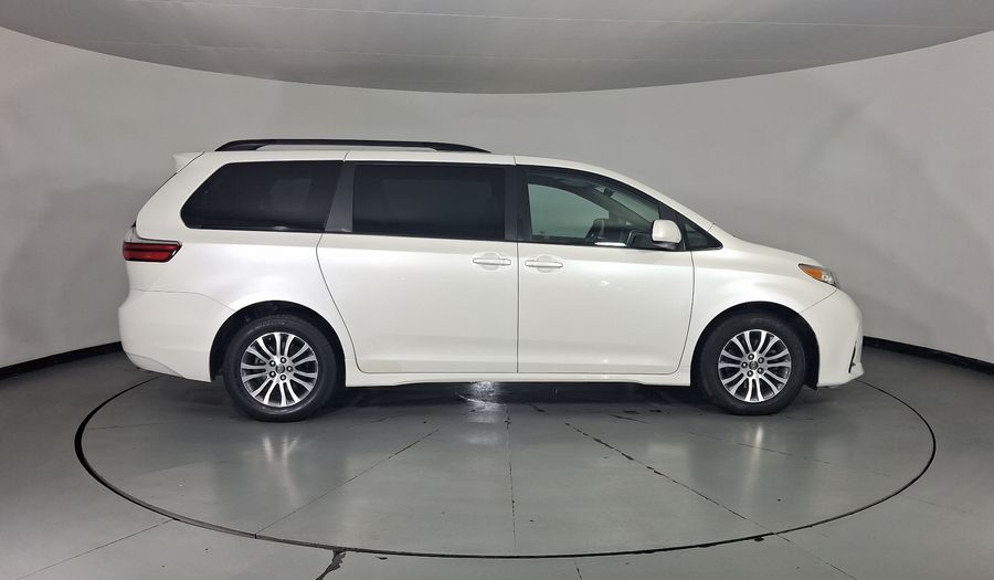 Toyota Sienna 3.5 XLE AT Minivan 2018