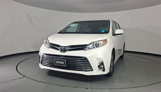 Toyota • Sienna