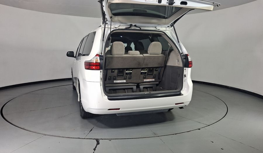 Toyota Sienna 3.5 XLE AT Minivan 2018