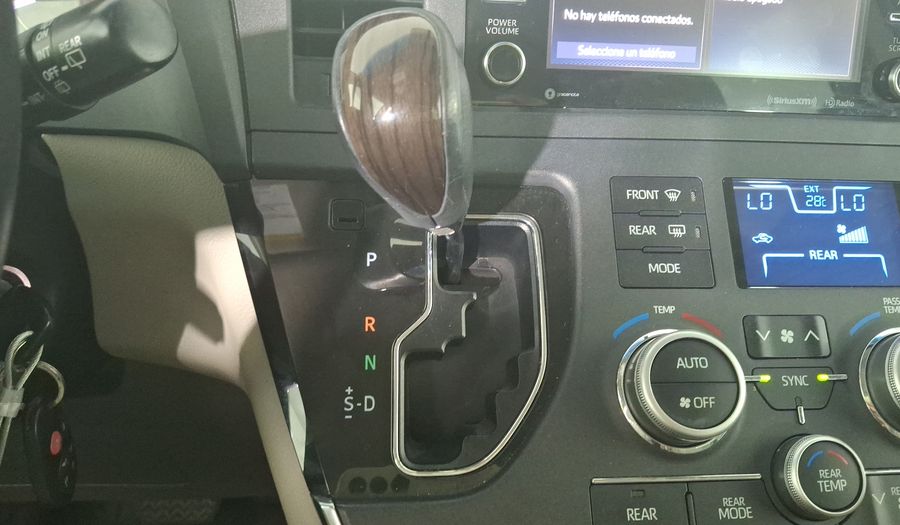 Toyota Sienna 3.5 XLE AT Minivan 2018