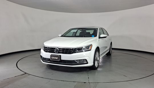 Volkswagen • Passat