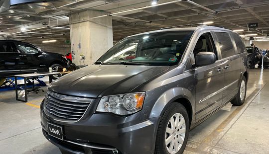 Chrysler • Town & Country