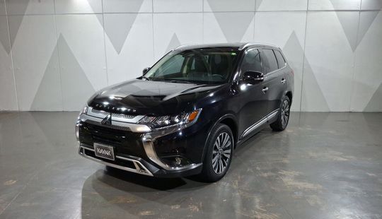 Mitsubishi • Outlander