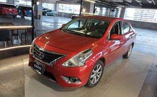 Nissan • Versa