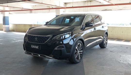 Peugeot • 5008