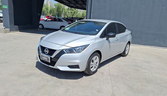 Nissan • Versa