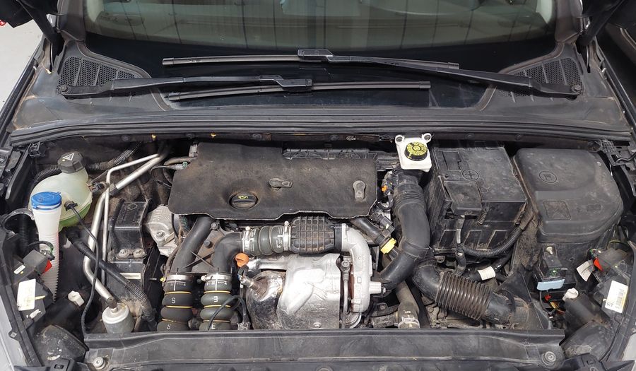 Peugeot 308 1.6 HDI FELINE Hatchback 2016