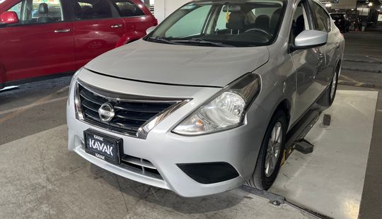 Nissan • Versa