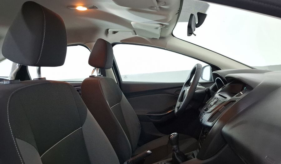 Ford Focus 2.0 AMBIENTE MT Sedan 2014