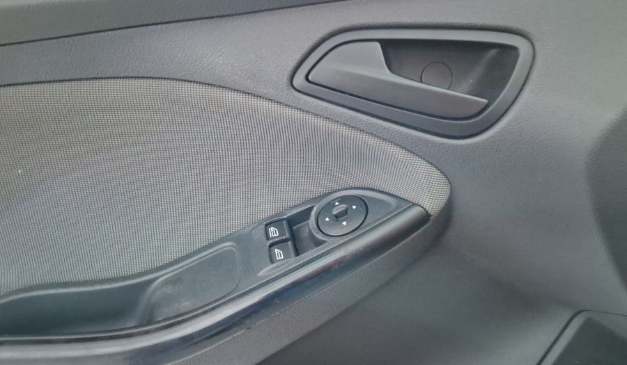 Ford Focus 2.0 AMBIENTE MT Sedan 2014