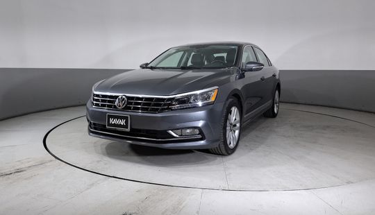 Volkswagen • Passat