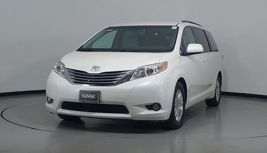 Toyota • Sienna