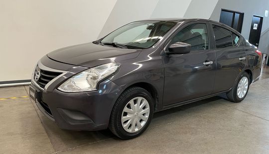 Nissan • Versa