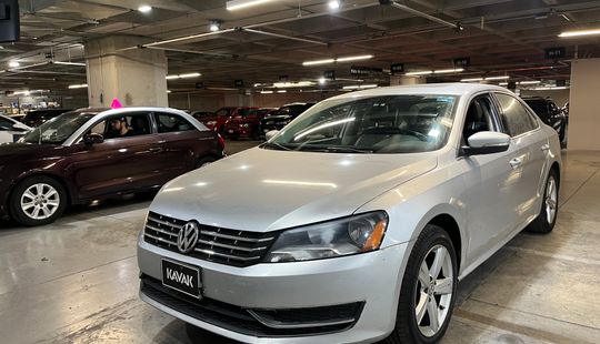 Volkswagen • Passat