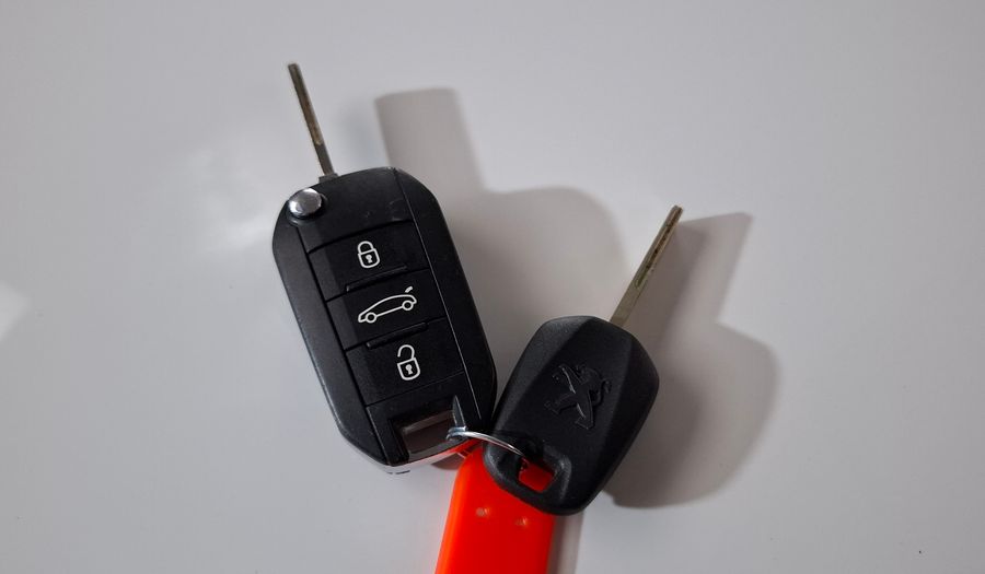 Peugeot 208 1.2L LIKE Hatchback 2021