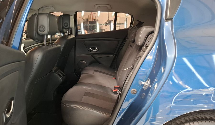 Renault Megane 2.0 MEGANE III LUXE Hatchback 2012