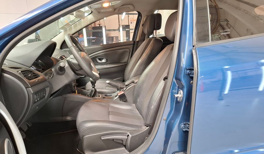 Renault Megane 2.0 MEGANE III LUXE Hatchback 2012