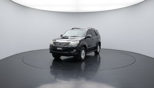 Toyota • Hilux SW4