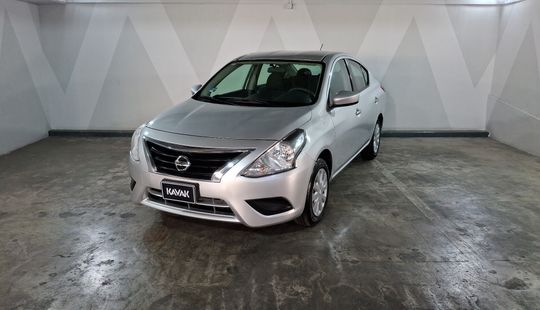 Nissan • Versa