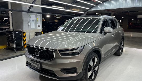 Volvo • XC40