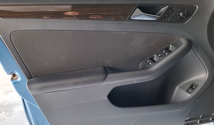 Volkswagen Vento 2.5 ADVANCE PLUS TIPTRONIC Sedan 2017