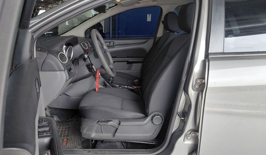 Ford Focus Ii 2.0L TREND Hatchback 2011