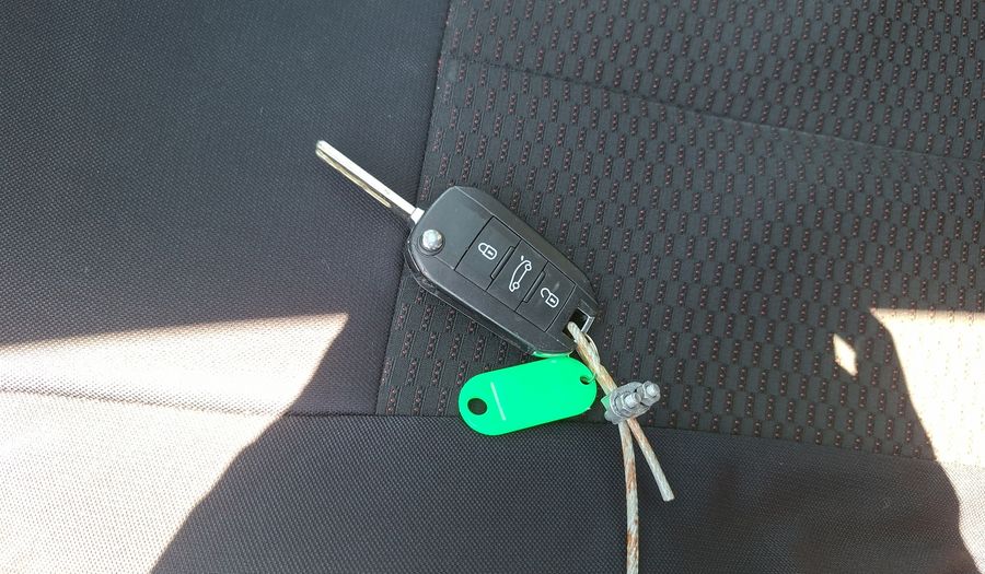 Peugeot 208 1.2 PURETECH 75 HP STYLE Hatchback 2023