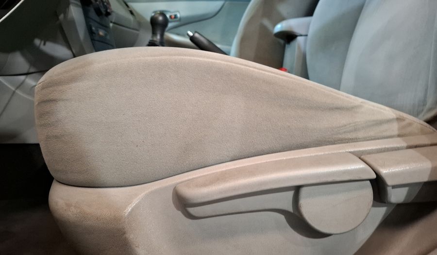 Toyota Corolla 1.8 LE MT Sedan 2010