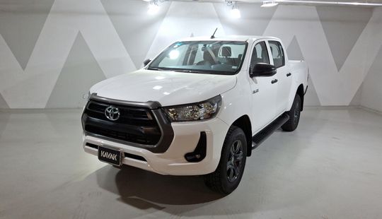 Toyota • Hilux
