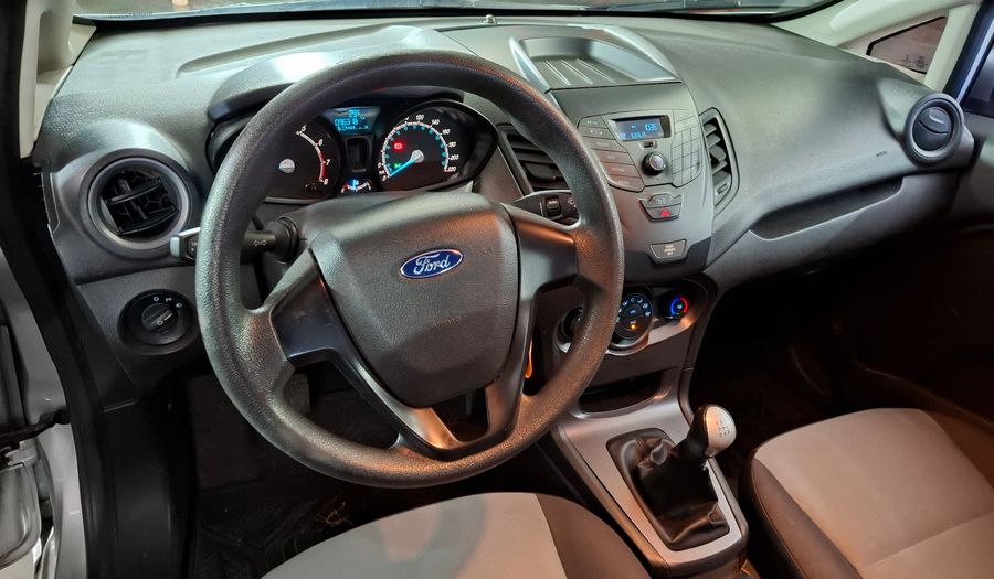 Ford Fiesta Kinetic Design 1.6 S Sedan 2015