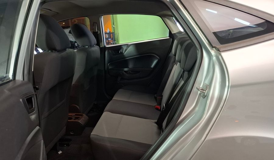 Ford Fiesta Kinetic Design 1.6 S Sedan 2015