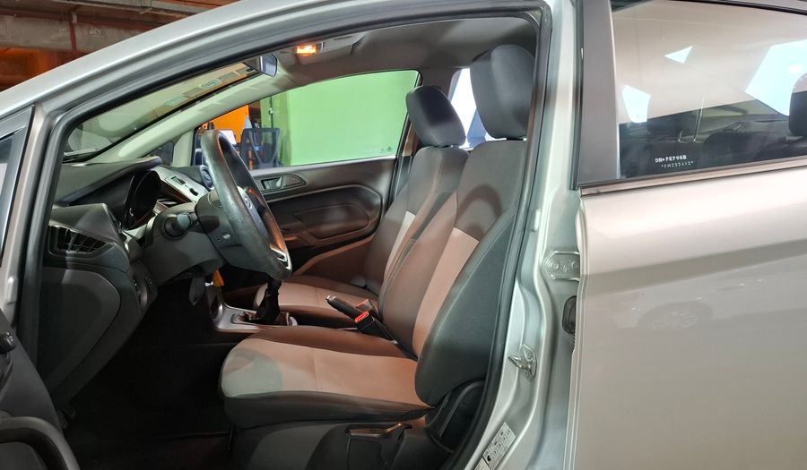 Ford Fiesta Kinetic Design 1.6 S Sedan 2015