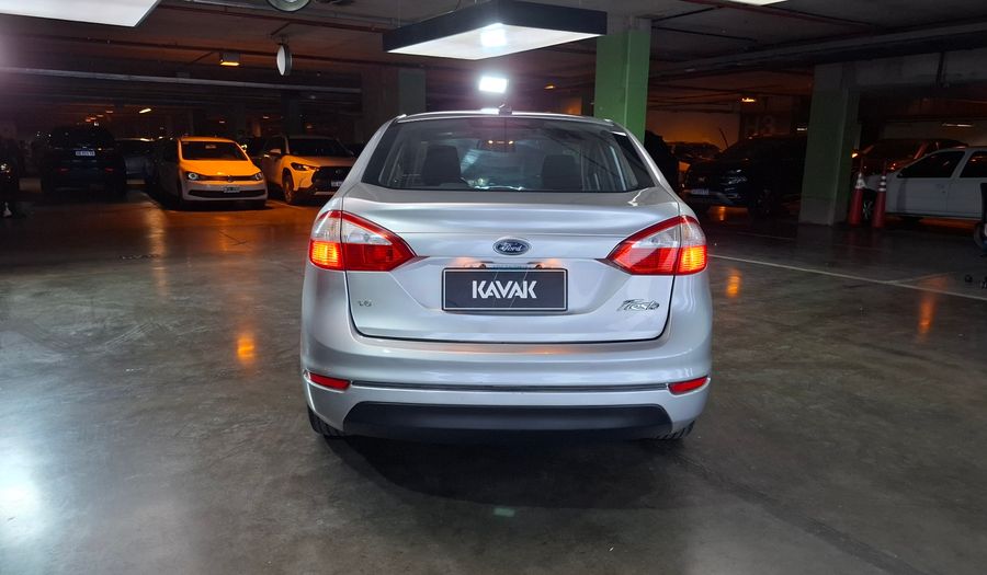 Ford Fiesta Kinetic Design 1.6 S Sedan 2015