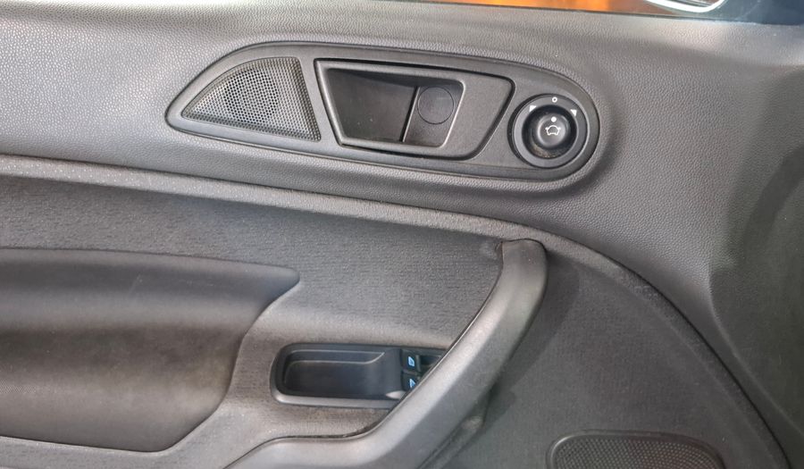 Ford Fiesta Kinetic Design 1.6 S Sedan 2015