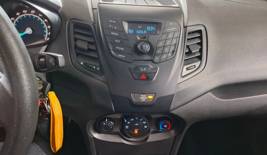 Ford Fiesta Kinetic Design 1.6 S Sedan 2015